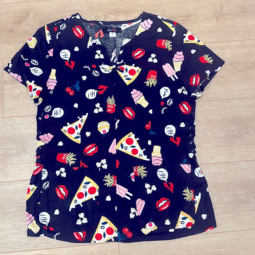 KOI SCRUB TOP
